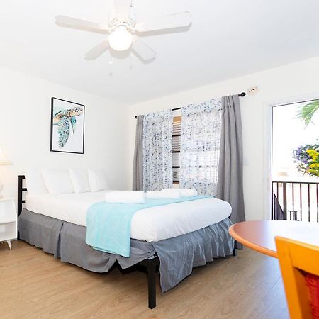 Tropic Isle Hotel & Apartment ハリウッド エクステリア 写真