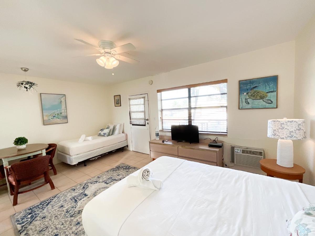 Tropic Isle Hotel & Apartment ハリウッド エクステリア 写真