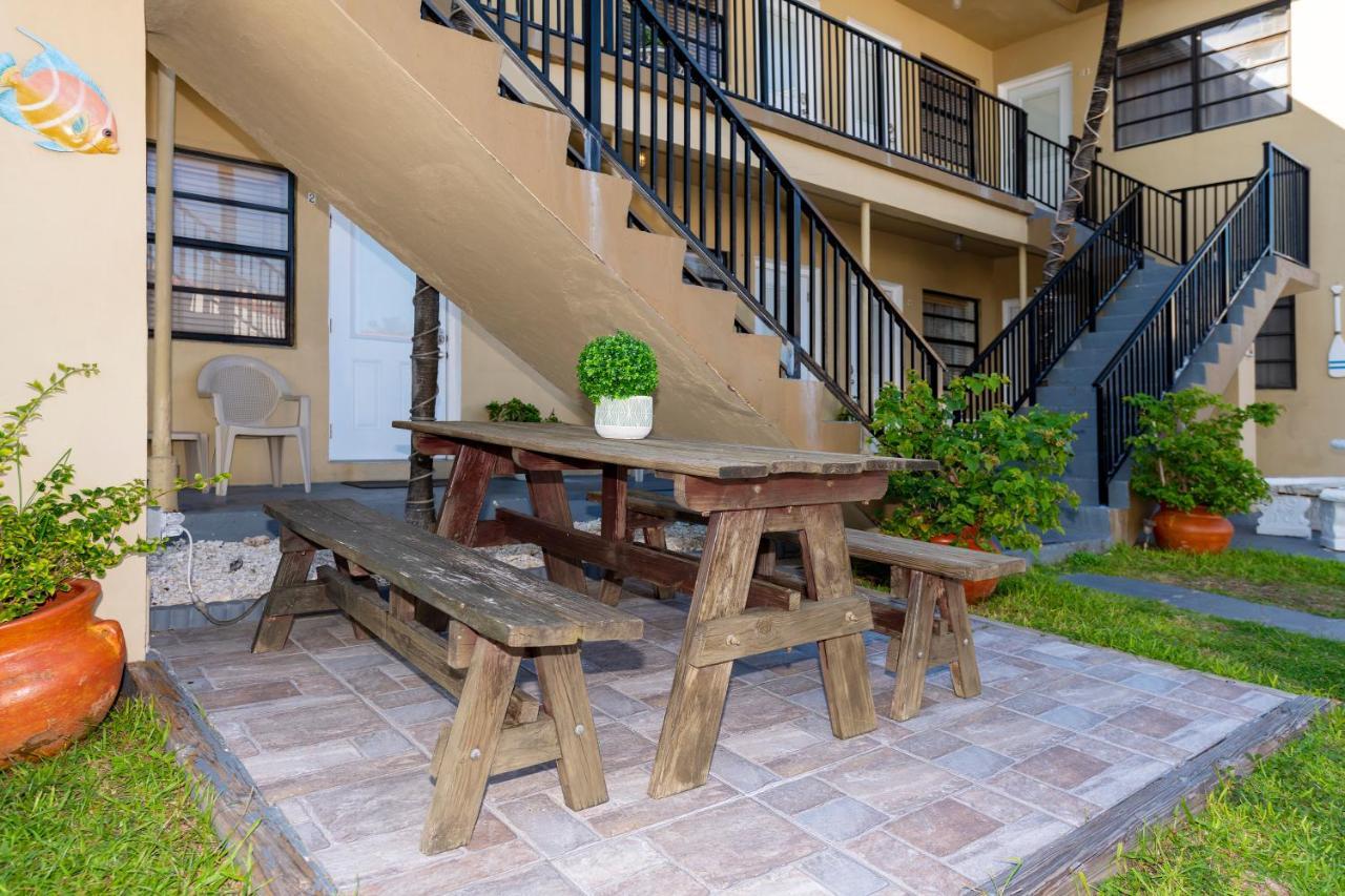 Tropic Isle Hotel & Apartment ハリウッド エクステリア 写真